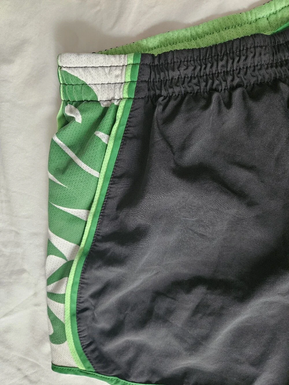 NIKE Dri-FIT Tempo Black Green Athletic Running Shorts | SZ S